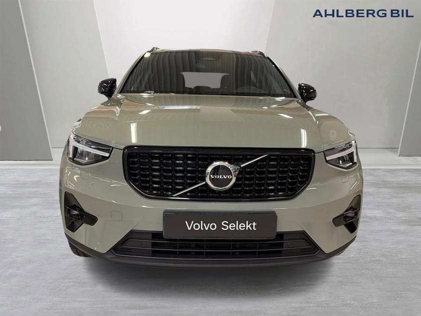 Bild 5 av Volvo XC40 B3 FWD Bensin Plus Dark, Klimatpaket, Förarstödpaket, Parkeringskamera Bak, Baklucka Elmanövrerad, Google Maps
