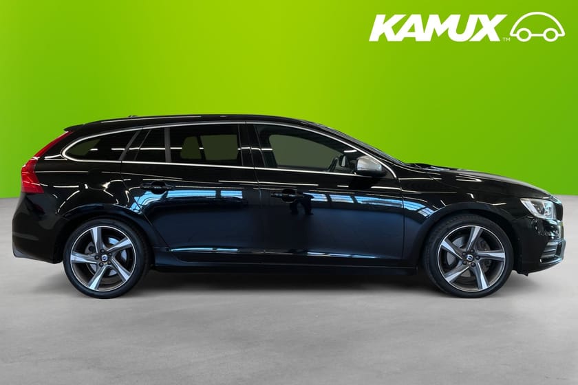Bild 2 av Volvo V60 D5 R-Design 225hk Taklucka H/K D-Värm Halvskinn