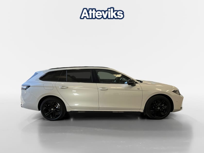 Bild 2 av Volkswagen Passat Variant eHybrid 272hk R-Line *Head up-display/Black style*