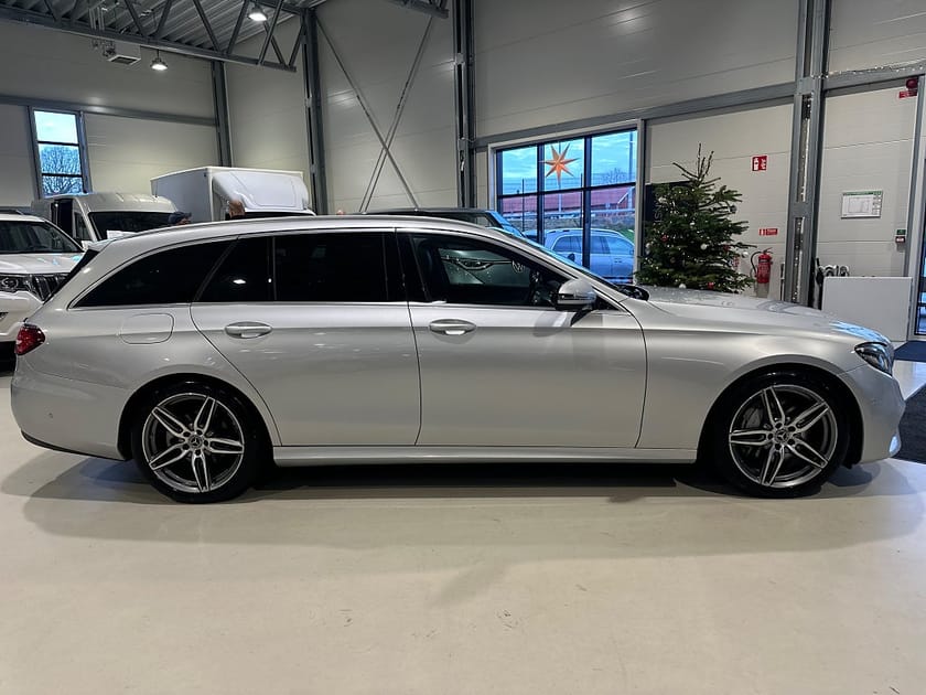 Bild 3 av Mercedes-Benz E 220 T d 9G-Tronic AMG Line / Drag Pano Burmester