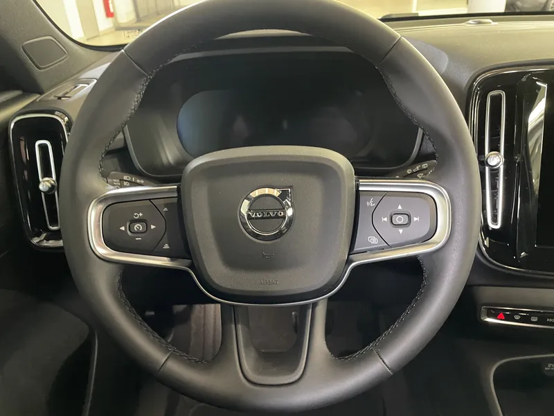 Bild 14 av 16 – Volvo EX40 Single Motor Extended Range M R Plus Black SE Plus Special Edition
