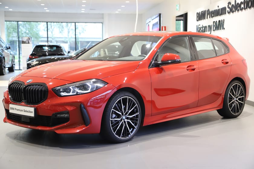 Bild 1 av BMW 118i M Sport / Pano / Drag / HK