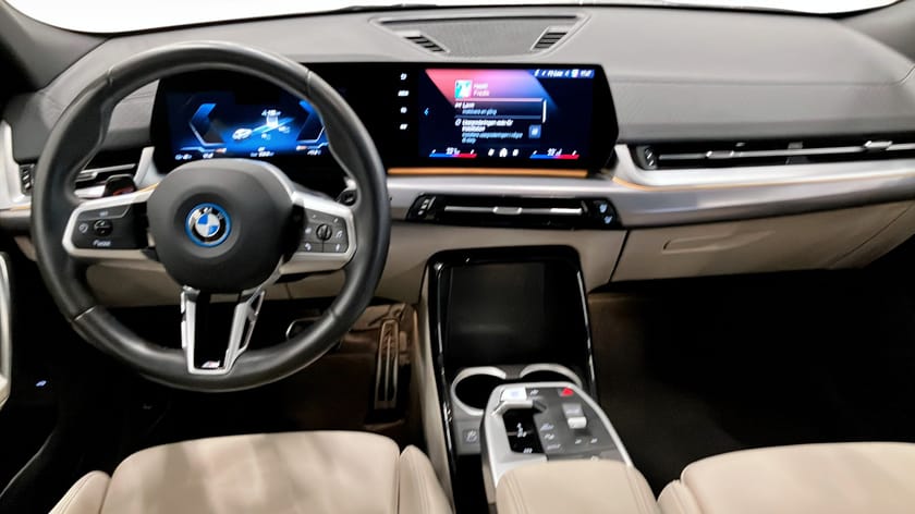 Bild 4 av BMW iX2 xDrive30 xDrive30, 306hk, M-sport|Backkamera|Drag|carplay