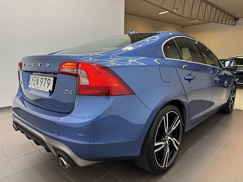 Bild 3 av Volvo S60 D4 190hk R-Design Läder/Värmare/Krok/Rattvärme/2Brukare
