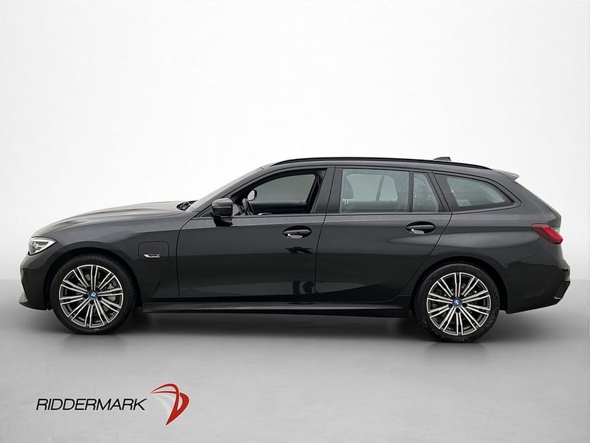 Bild 4 av BMW 330e xDrive Touring Pano 0,19l/mil MOMS M-Sport Navi Kamera