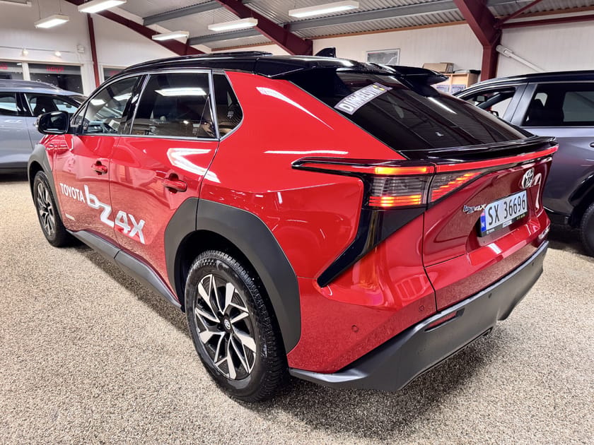 Bilde 4 av Toyota bZ4X AWD Executive Bitone