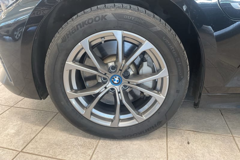BMW 330e xDrive Touring