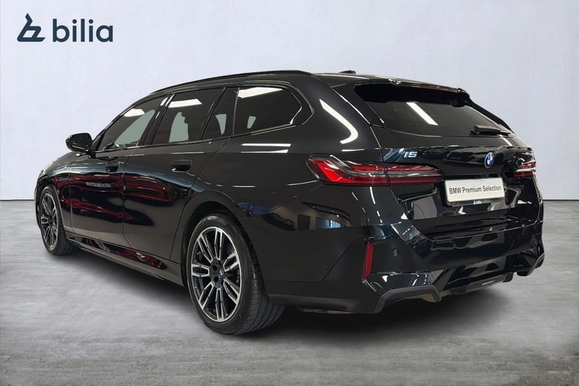 Bild 2 av BMW i5 eDrive40 Touring eDrive 40 M-sport Pro | B&W | Drag | 360
