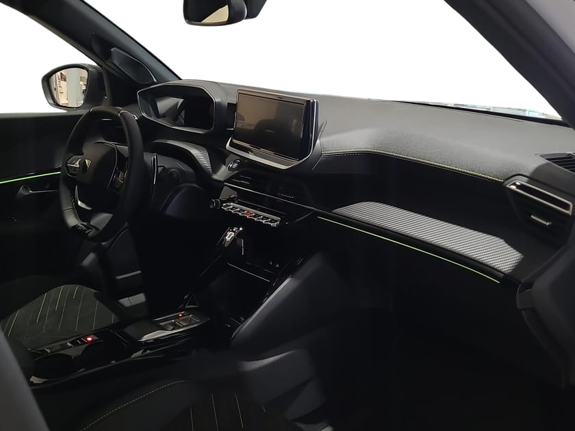 Bild 4 av Peugeot 2008 GT Black Edt PT 130 A 5-d SUV