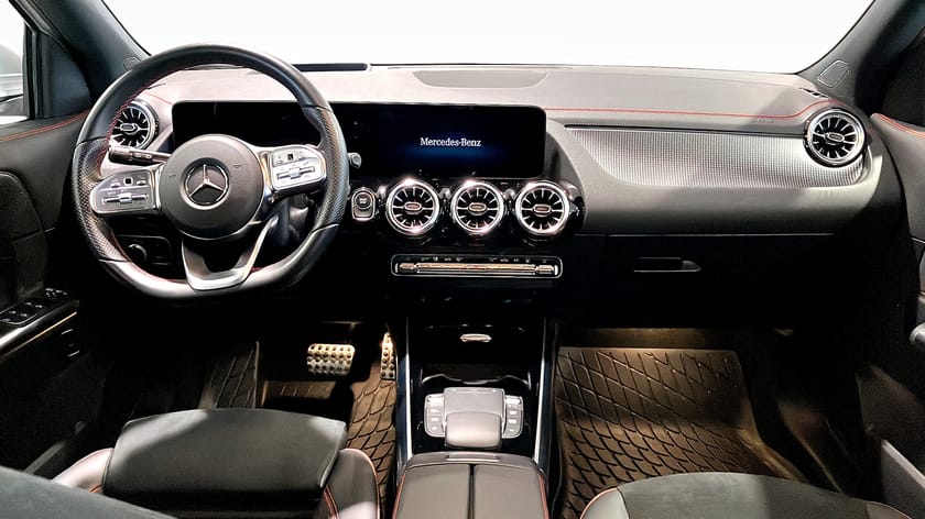 Bild 4 av Mercedes-Benz EQA 300 4MATIC AMG LINE/DRAG/PANORAMA/HUD