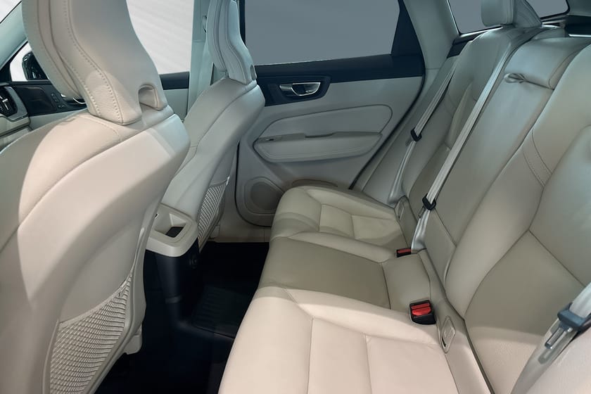 Bild 3 av Volvo XC60 T6 Plus Dark Edition Läder Drag Pano