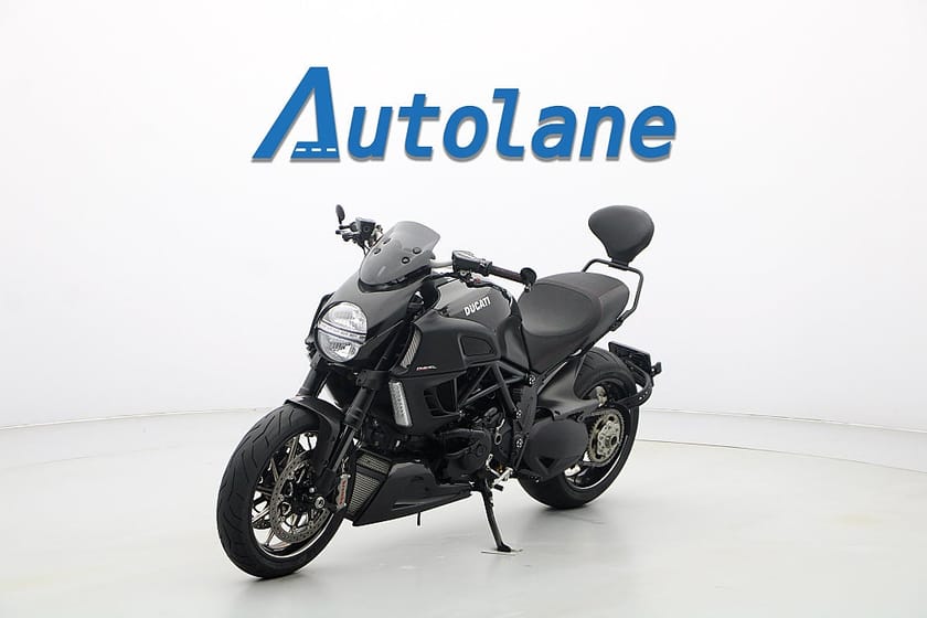 Bild 4 av Ducati Diavel Carbon* SC-project, ABS, Körlägen, Keyless