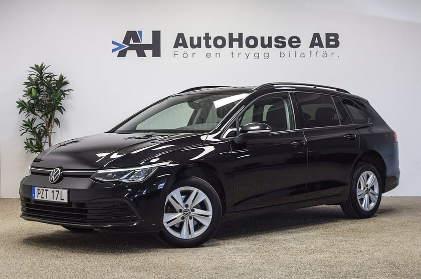 Bild 1 av Volkswagen Golf Sportscombi 1.5 eTSI Värmare Drag Backkamera Cockpit