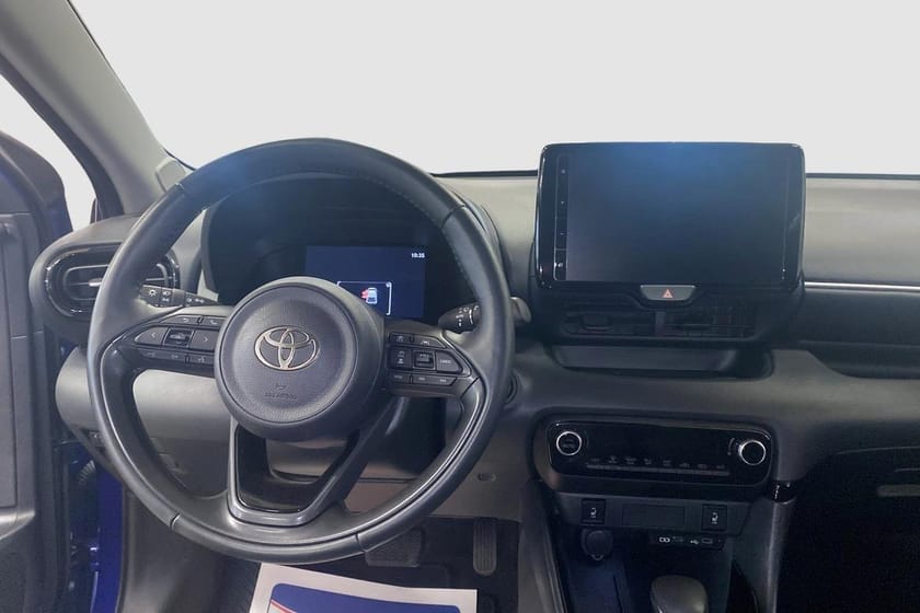 Bild 2 av Toyota Yaris Hybrid 115 1,5 5D ACTIVE PLUS SÄKERHETSPAKET | Vinterhjul