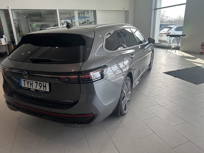 Bild 2 av Volkswagen Passat Variant eHybrid 272 DSG6 R-LINE