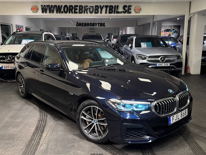 Bild 1 av BMW 530e xDrive Touring Aut M Sport Drag Gps Hi-Fi SE SPEC