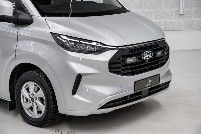 Bilde 2 av Ford Transit Custom 320 2,0 TDCi 170hk L2 Limited AWD Krok Kamera Webasto