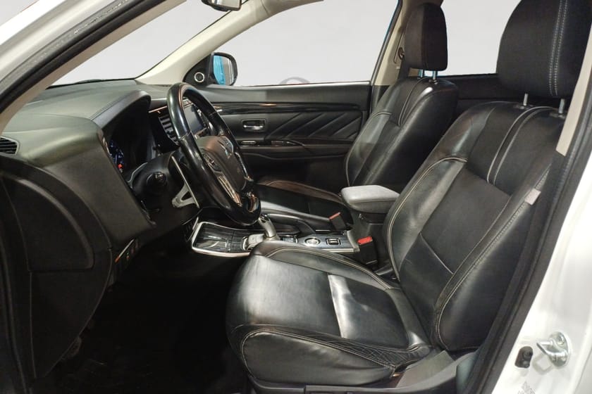 Bild 3 av Mitsubishi Outlander PHEV 203 HK AUT AWD BUSINESS 360° DRAG SKINN PDC 18"