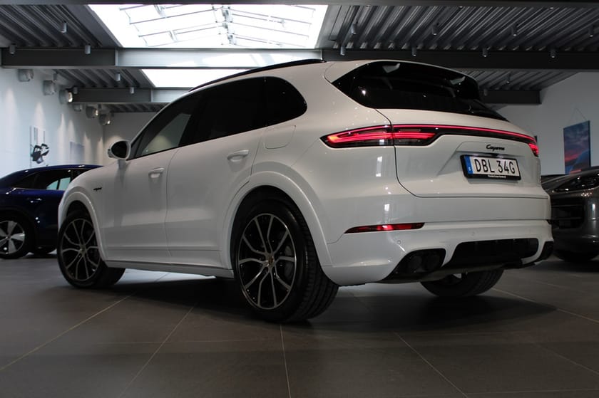 Bild 2 av Porsche Cayenne E-Hybrid Platinum Edition Moms