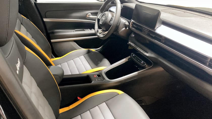 Bild 3 av Jeep Avenger 4xe The North Face 1.2T Hybrid 136hk