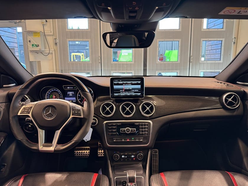 Bild 5 av Mercedes-Benz CLA 45 AMG 4MATIC SKALSTOLAR H/K Pano SE SPEC!