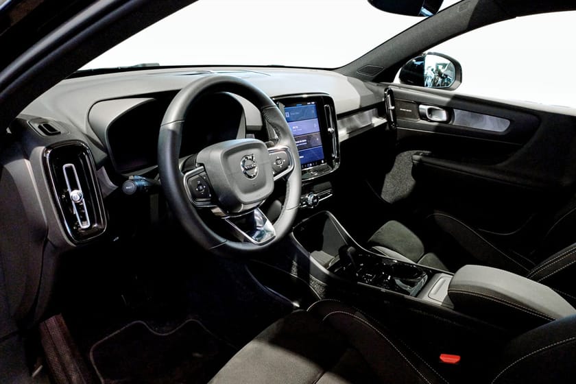 Bild 5 av Volvo EX40 Single Motor Extended Range M R Ultra Black Edt