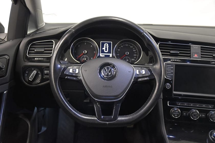 Bild 2 av Volkswagen Golf Sportscombi 2.0 GT Navi B-kam Carplay D-värm AdaptivF Dragkrok