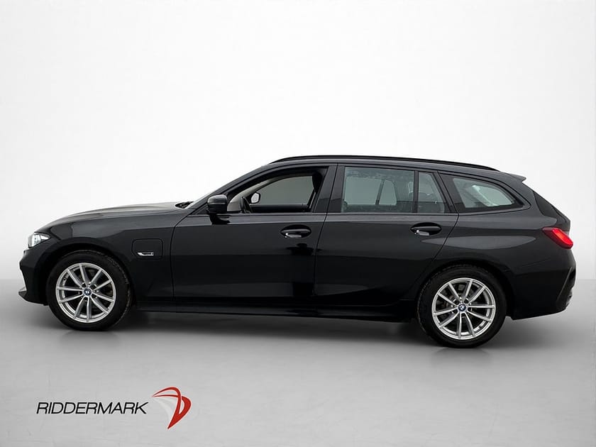 Bild 4 av BMW 330e xDrive Touring 292hk MOMS CarPlay Dragkrok Sensorer