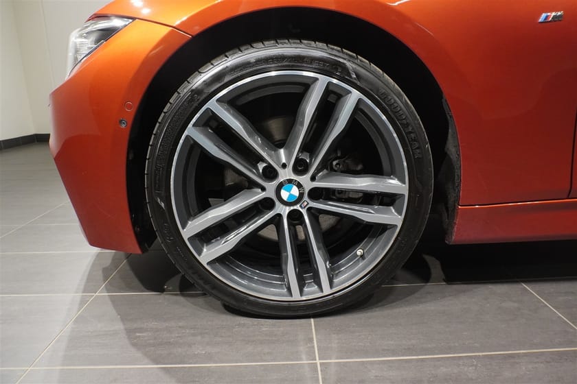 Bild 3 av BMW 330i xDrive Touring M Sport Innovation Panorama H K Drag PA