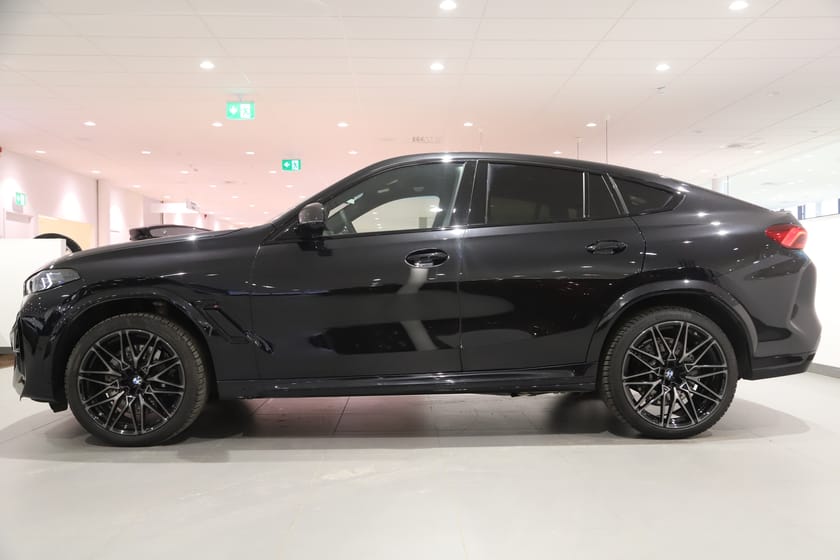 Bild 4 av BMW X6 M Competition B&W / Helläder / Kolfiber / Nypris 1941"