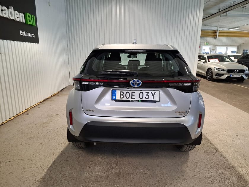 Bild 3 av Toyota Yaris Cross Hybrid AWD-i e-CVT Active 116 hk Adaptiv Farth,Kupévärm