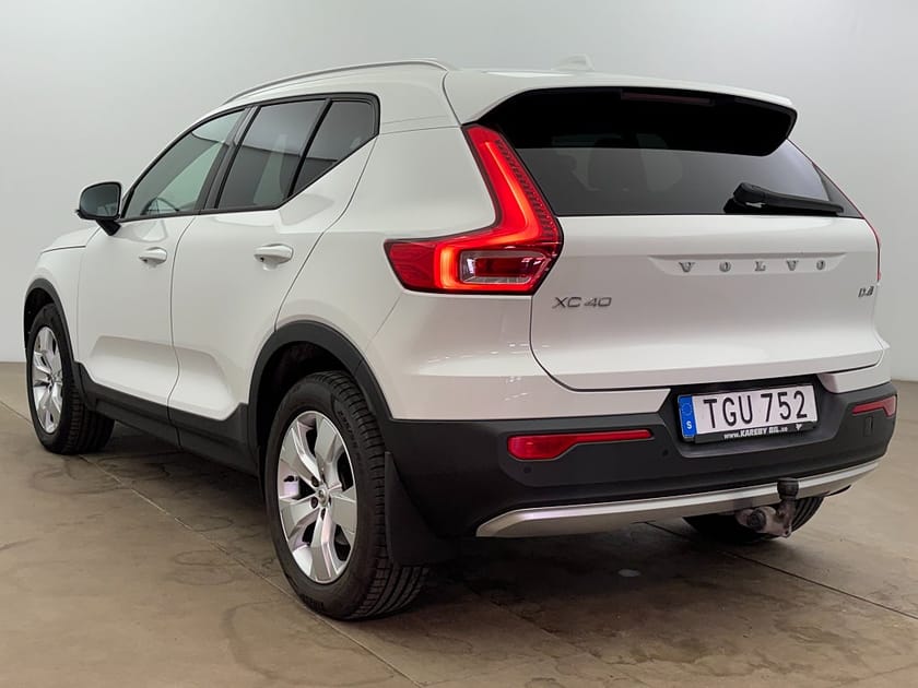 Bild 4 av Volvo XC40 D4 AWD 190hk Momentum Intro Edit B-kamera Drag Skinn
