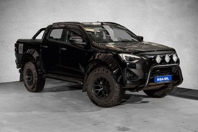 Bilde 1 av Isuzu D-Max Space Cab 163 hk DobCab AT35 Black/Magnum. Eber/Nybil garanti