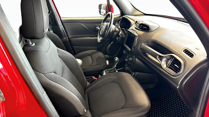 Bild 3 av Jeep Renegade 4xe S 1.3 T4 240 HK AT6 PHEV