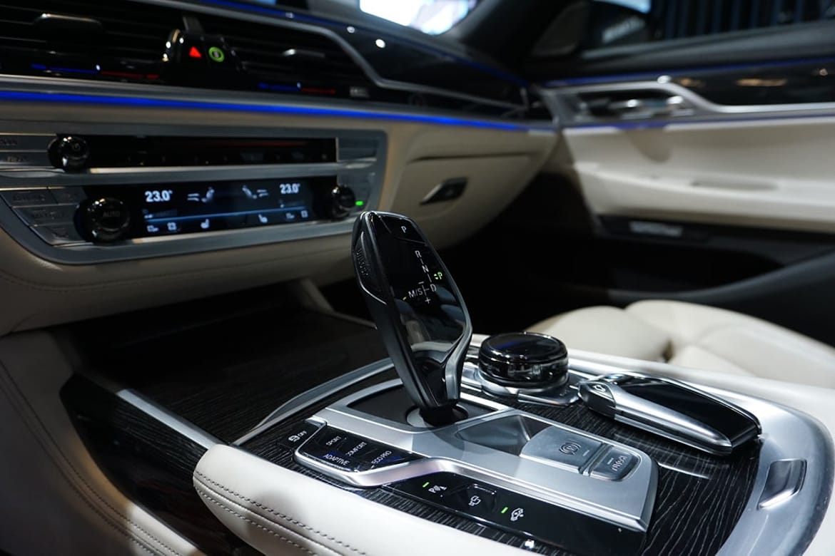 BMW 7-serie 2018 - miniatyr 24
