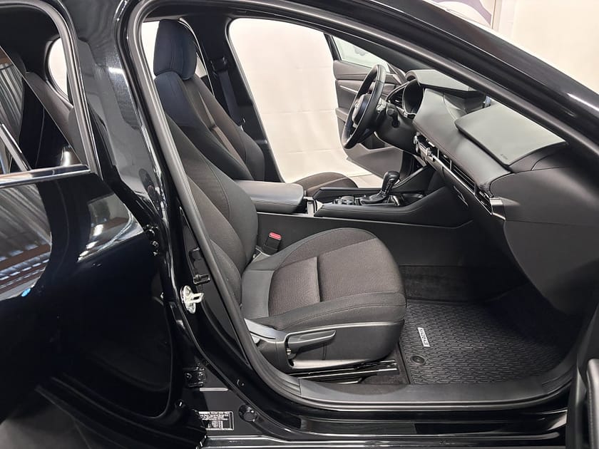 Bild 5 av Mazda 3 Hatchback 2,5l Skyactive M-Hybrid, Rattvärme Tonade rutor, Nav
