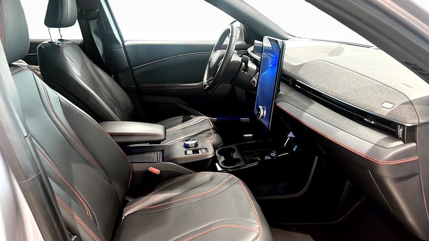 Bild 3 av Ford Mustang Mach-E Standard Range AWD Teknikpaket 15 000kr laddkort ingår