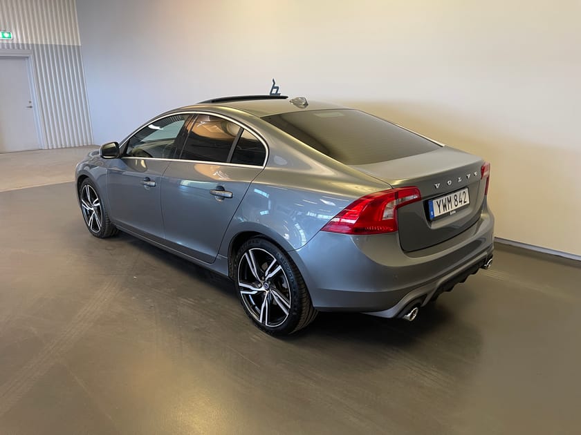 Bild 4 av Volvo S60 D3 Classic R-Design / Taklucka / 19" hjul /