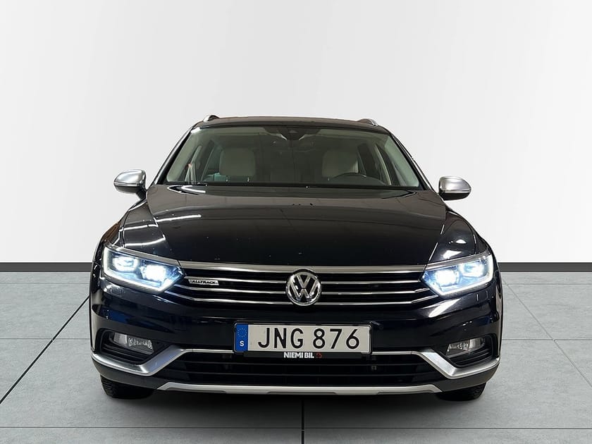 Bild 2 av Volkswagen Passat Alltrack 2.0 TDI 240hk 4M GTS S&V Cockpit Drag Dvärme