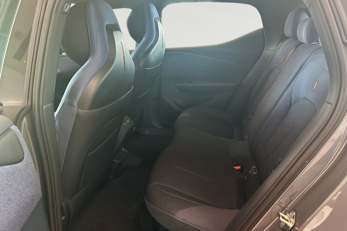 Lynk & Co 02 EV 66 kWh, 272hp, 2025