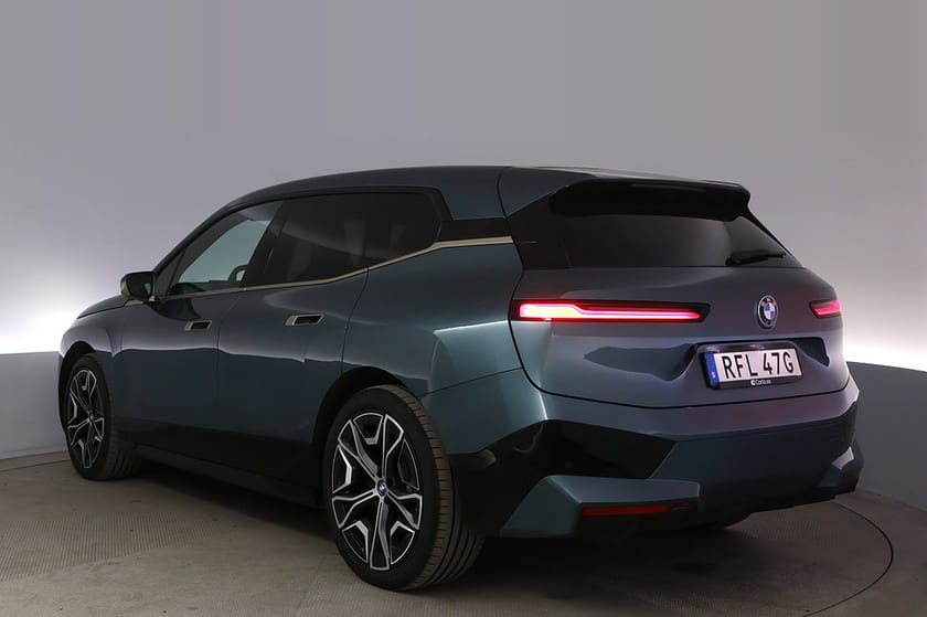 Bild 4 av BMW iX xDrive50 Sport Drag Pano H/K HUD Laser DAP SoftClose