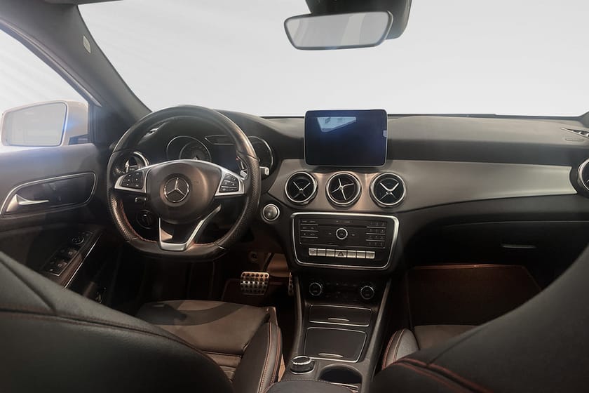 Bild 4 av Mercedes-Benz GLA 200 d AMG LINE