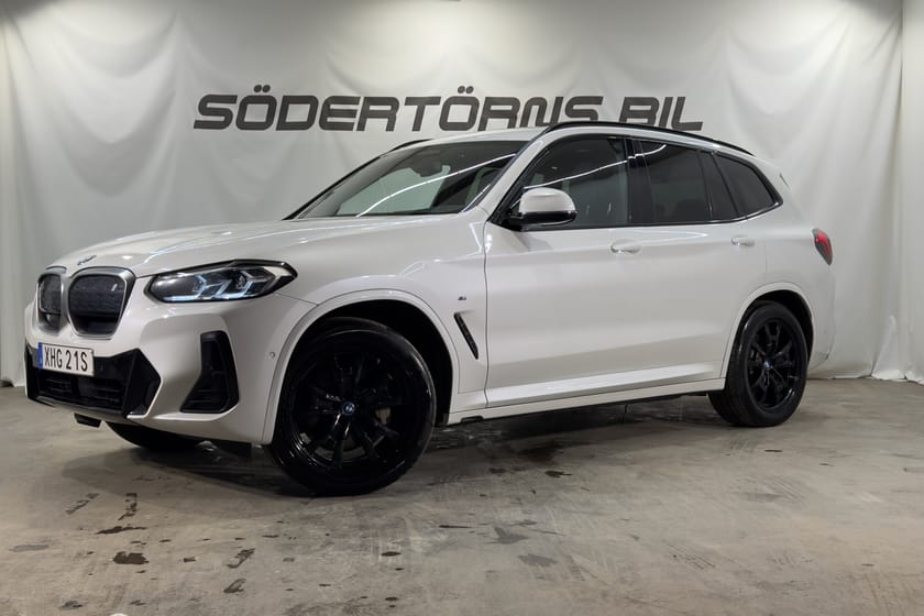 Bild 1 av BMW iX3 CHARGED M SPORT DRAG PANO KAMERA LÄDER MOMSBIL
