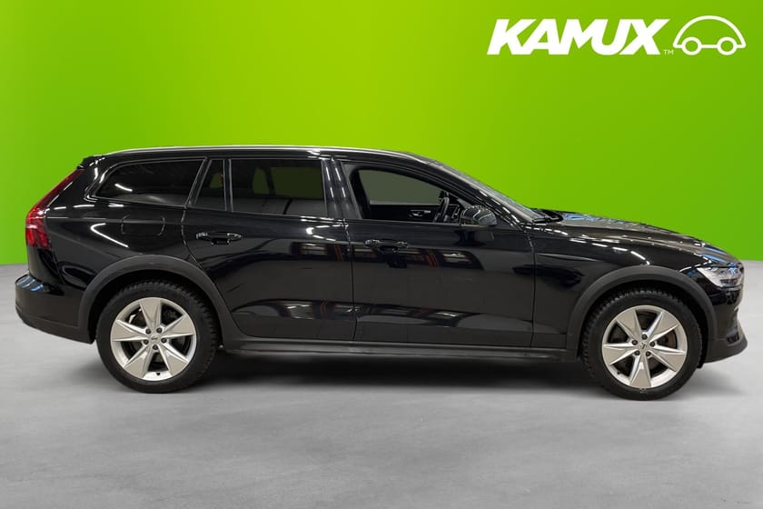 Bild 2 av Volvo V60 Cross Country B4 AWD Momentum B-kam Carplay Drag H/K