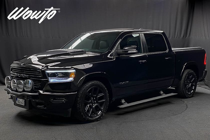 Bild 1 av RAM 1500 Crew Cab Dodge 5.7 395HK Laramie Night Edition /Värmare/Moms