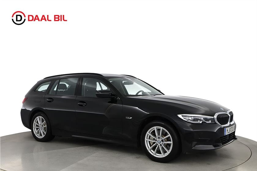 Bild 4 av BMW 330e xDrive Touring 292HK SPORT LINE NAVI COCKPIT PSENS