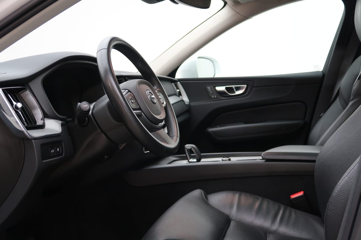 Volvo XC60 2023 - miniatyr 4