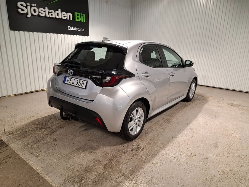 Bild 5 av Toyota Yaris Hybrid CVT Active Safe Sense Drag Motorvärmare 1 ägare