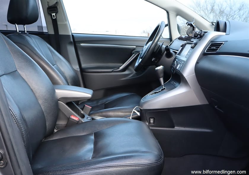Bild 5 av Toyota Verso 2.2 D-4D 150hk Skinn Navi Drag Panorama