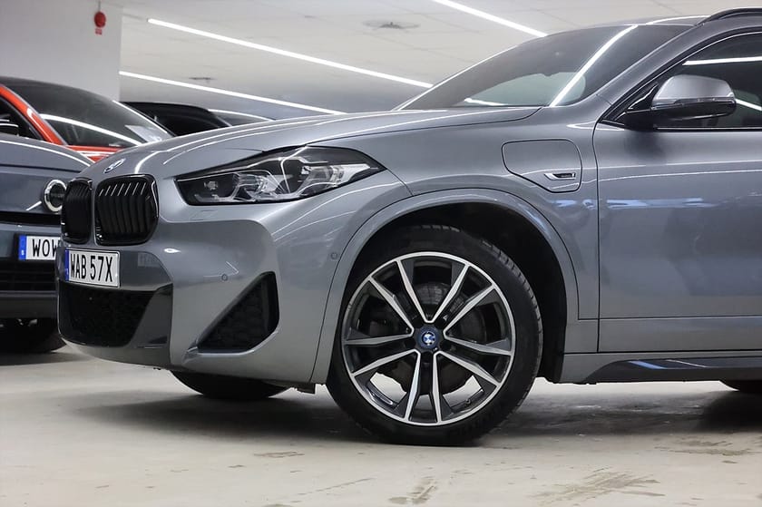 Bild 4 av BMW X2 xDrive25e 220hk M Sport Shadow HUD H/K Skinn